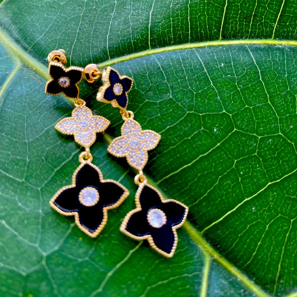 Golden clover earrings